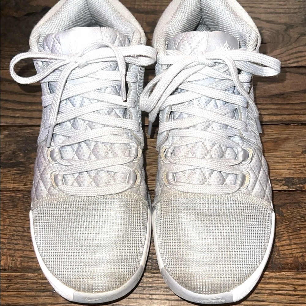 Men’s Nike LeBron Witness 8 Basketball Shoes 🏀